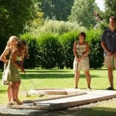 Logis - Du Colombier מלון 3*