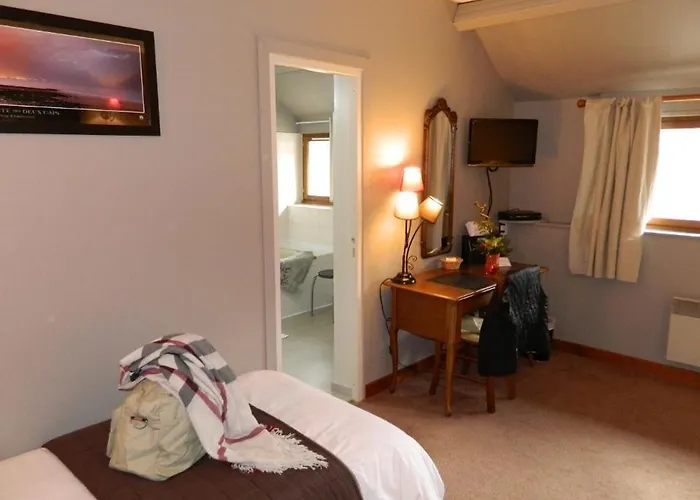 Logis - Du Colombier Hotel Guînes